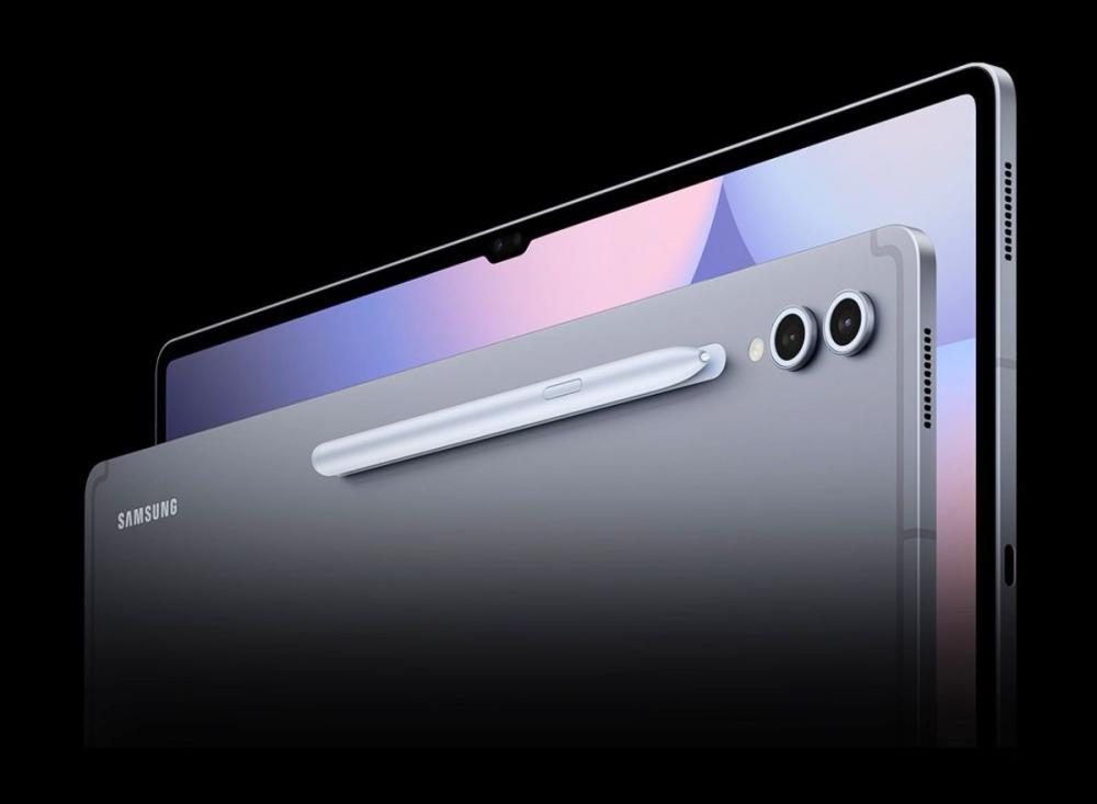 Tableta Samsung Galaxy Tab S10+ 12.4” Dual SIM X820 / X826 impresionează prin detaliile sale rafinate, cu un design inovator care integrează perfect zona de încărcare a S Pen-ului și camerele.