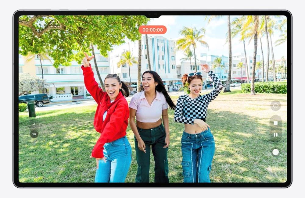 Cu ecranul Dynamic AMOLED 2X a Tabletei Samsung Galaxy Tab S10+ 12.4" Daul SIM X820 / X826, culorile sunt mai vii și detaliile sunt uimitoare.