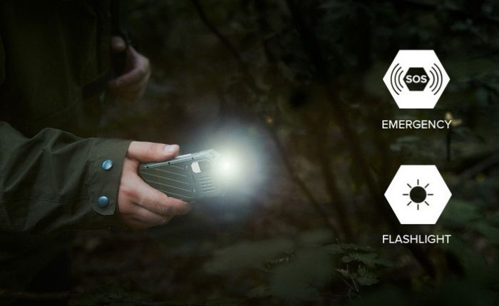 myPhone Hammer 6 LTE Military Edition lanterna
