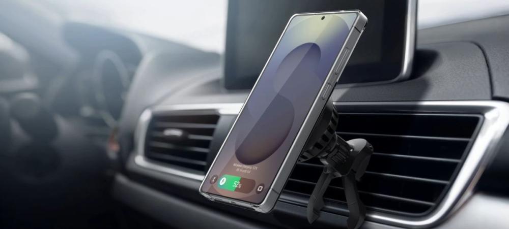 Tehnologia Qi 2.0 a Încărcătorului Auto Universal Wireless Samsung Qi2, oferă încărcare wireless rapidă și stabilă în mașină.