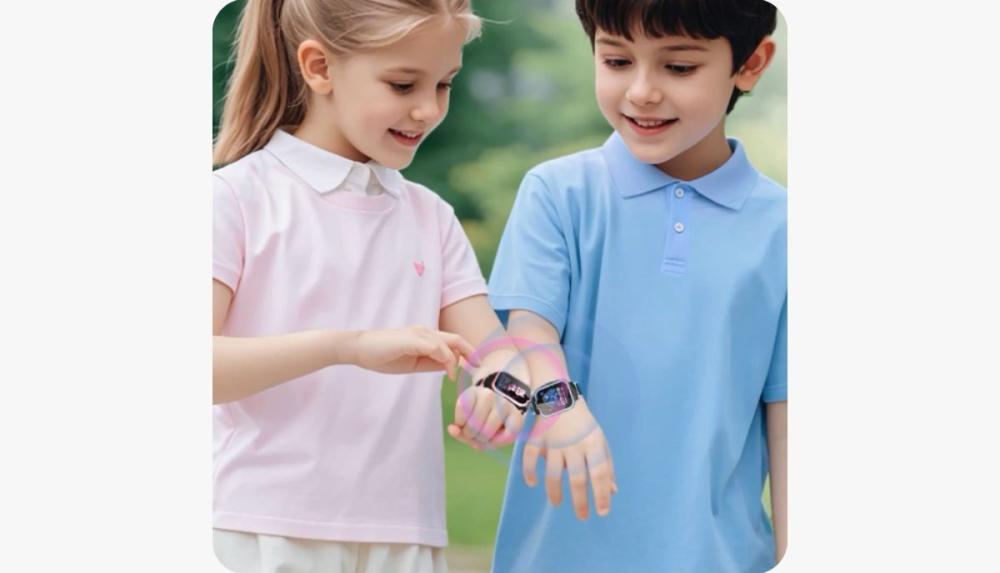 Adăugare de prieteni printr-o simplă scuturare a ceasului ZTE KIDS WATCH K1 PRO, în apropierea altui dispozitiv similar.