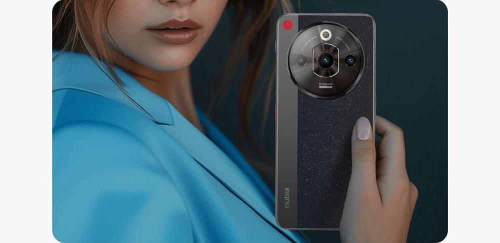 ZTE nubia Focus Pro 5G, are un aspect vintage, a unui aparat foto, cu precizia mecanică și detaliile rafinate nubia.