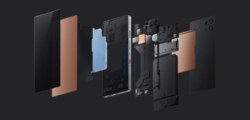 Sistemul ICE-X Liquid Metal Cooling de la REDMAGIC menține temperatura optimă a telefonului ZTE nubia RedMagic 10 Pro 5G, chiar și în cele mai solicitante momente.