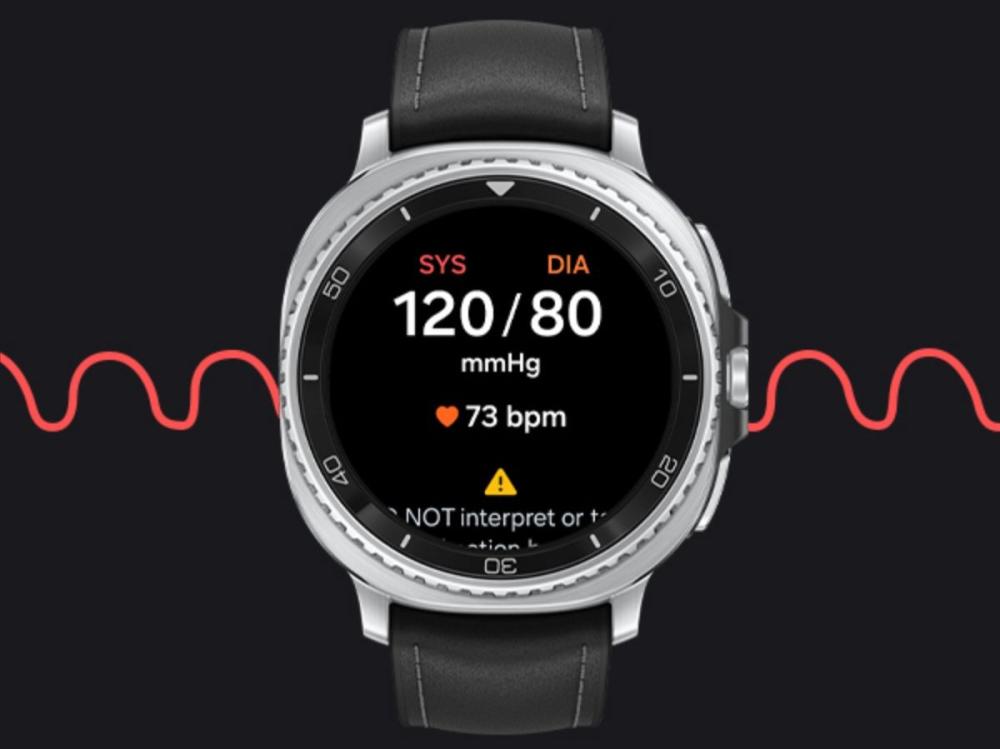 Ceasul Samsung Galaxy Watch8 Classic permite calibarare, pentru a monitoriza tensiunea sistolică și diastolică și păstrează istoricul în aplicația Samsung Health.