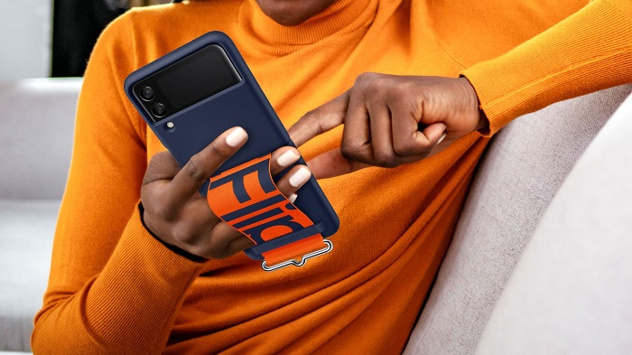 samsung-galaxy-z-flip3-silicone-cover-with-strap-navy-EFGF711TNEGWW-style